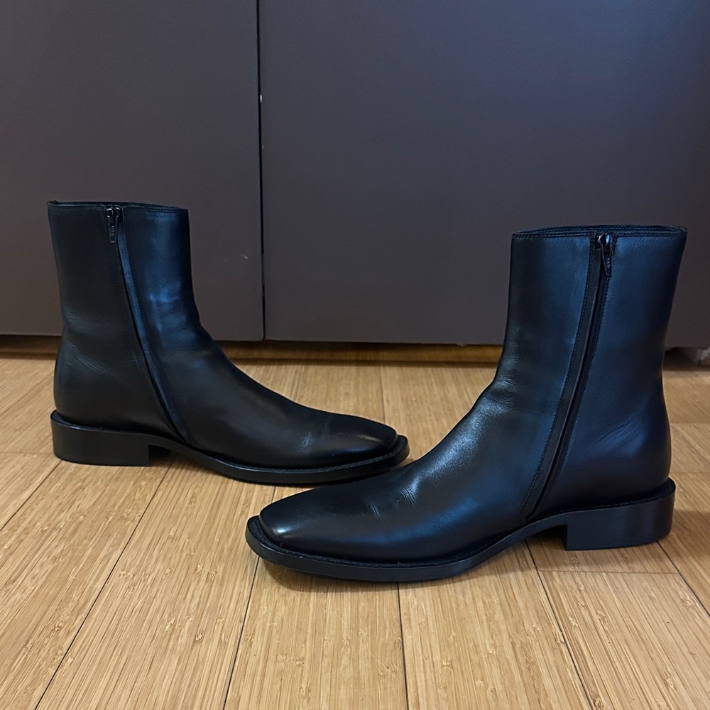 Men's Balenciaga Black Leather Boots - Picture 4 of 8